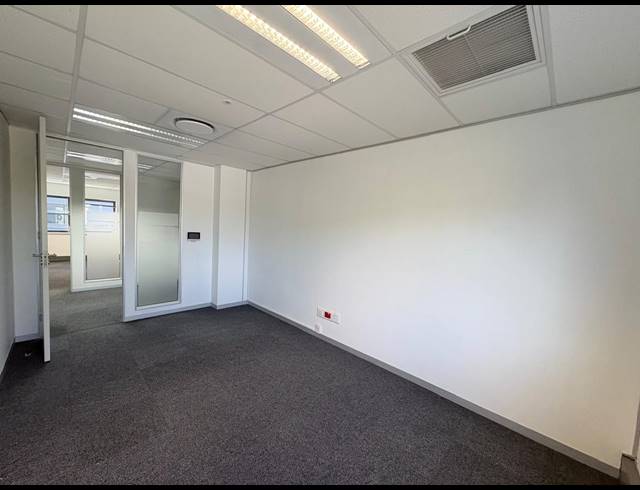 21M² SERVICED OFFICE TO LET IN VORNA VALLEY